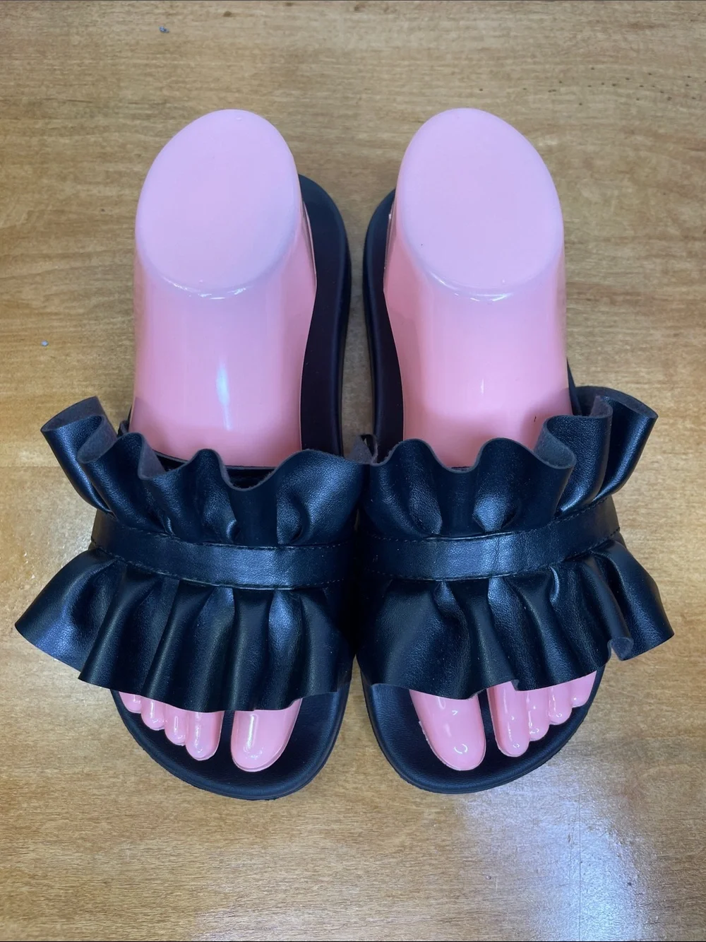 MICHAEL Michael Kors Black Ruffle Slide Sandals. Size 7